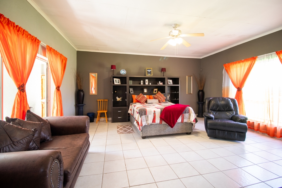 5 Bedroom Property for Sale in Hartzenbergfontein Gauteng