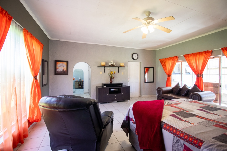 5 Bedroom Property for Sale in Hartzenbergfontein Gauteng