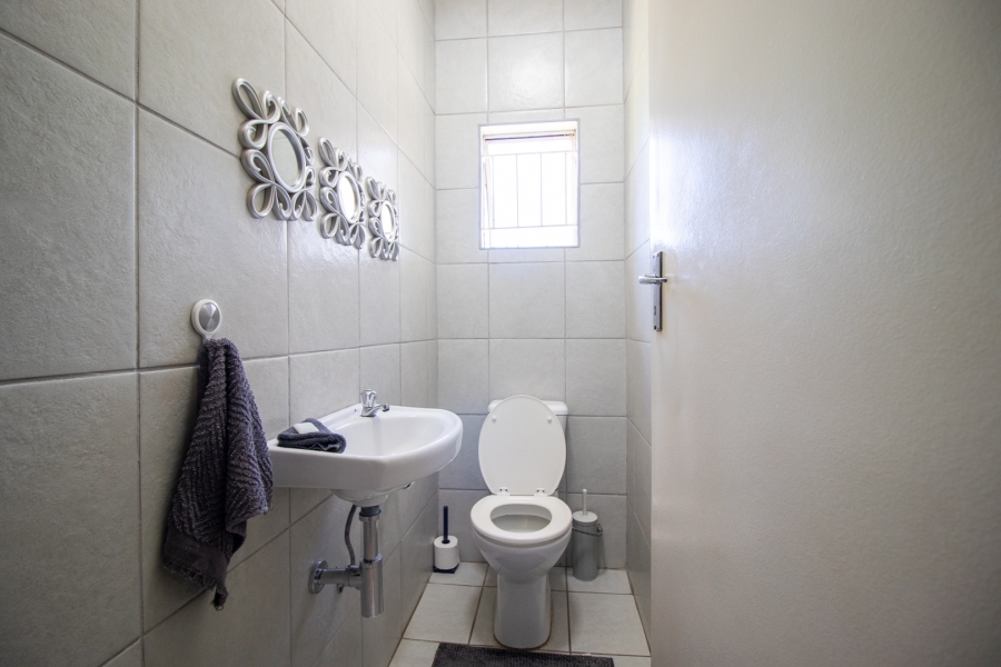 5 Bedroom Property for Sale in Hartzenbergfontein Gauteng