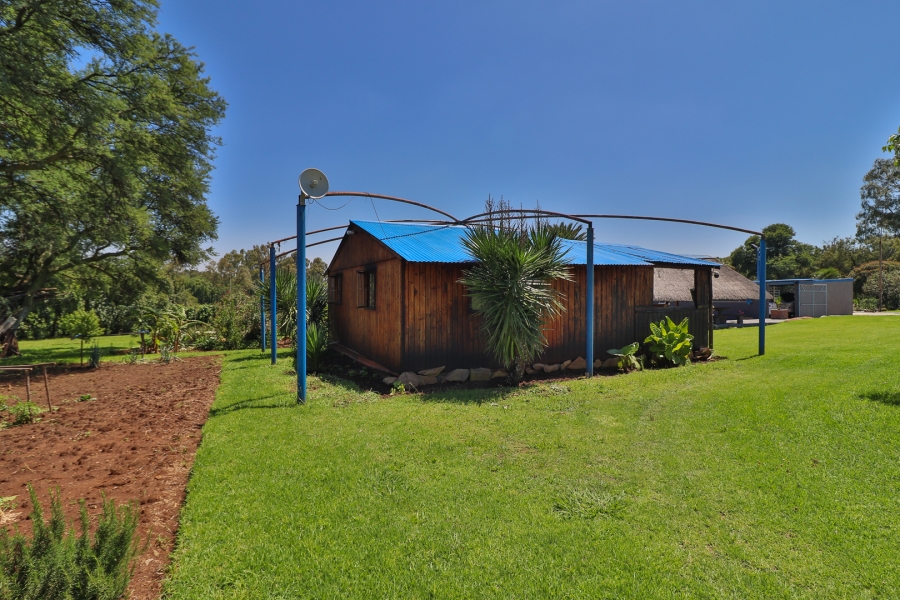 5 Bedroom Property for Sale in Hartzenbergfontein Gauteng