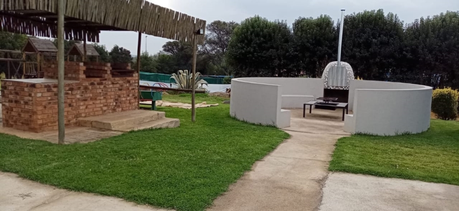 5 Bedroom Property for Sale in Hartzenbergfontein Gauteng