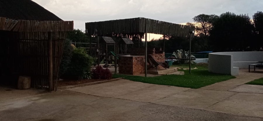 5 Bedroom Property for Sale in Hartzenbergfontein Gauteng