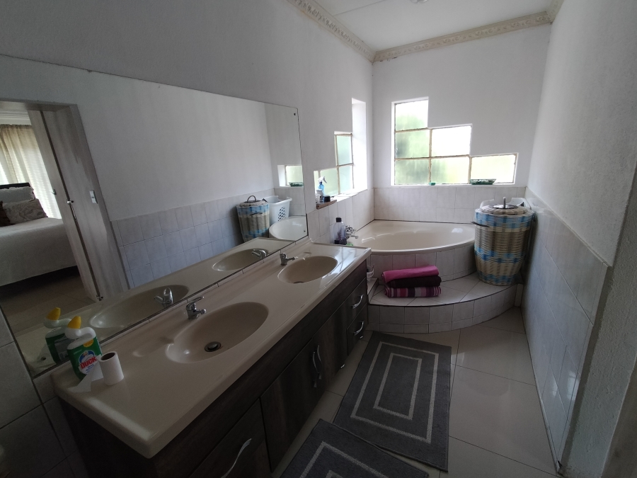 4 Bedroom Property for Sale in Amandasig Gauteng