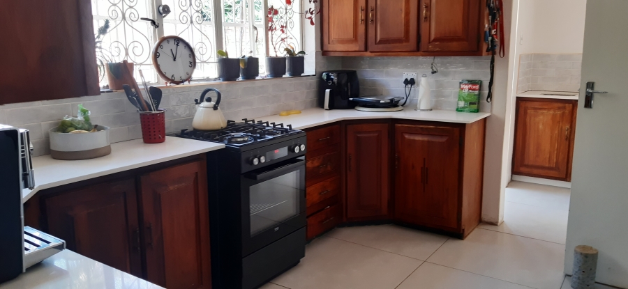 To Let 4 Bedroom Property for Rent in Groenkloof Gauteng