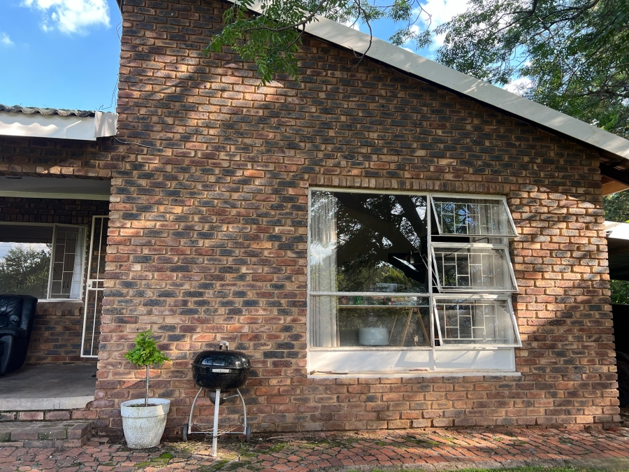 To Let 2 Bedroom Property for Rent in Glen Austin Gauteng
