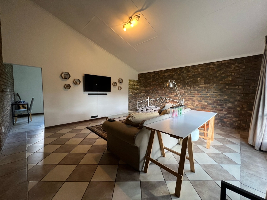 To Let 2 Bedroom Property for Rent in Glen Austin Gauteng