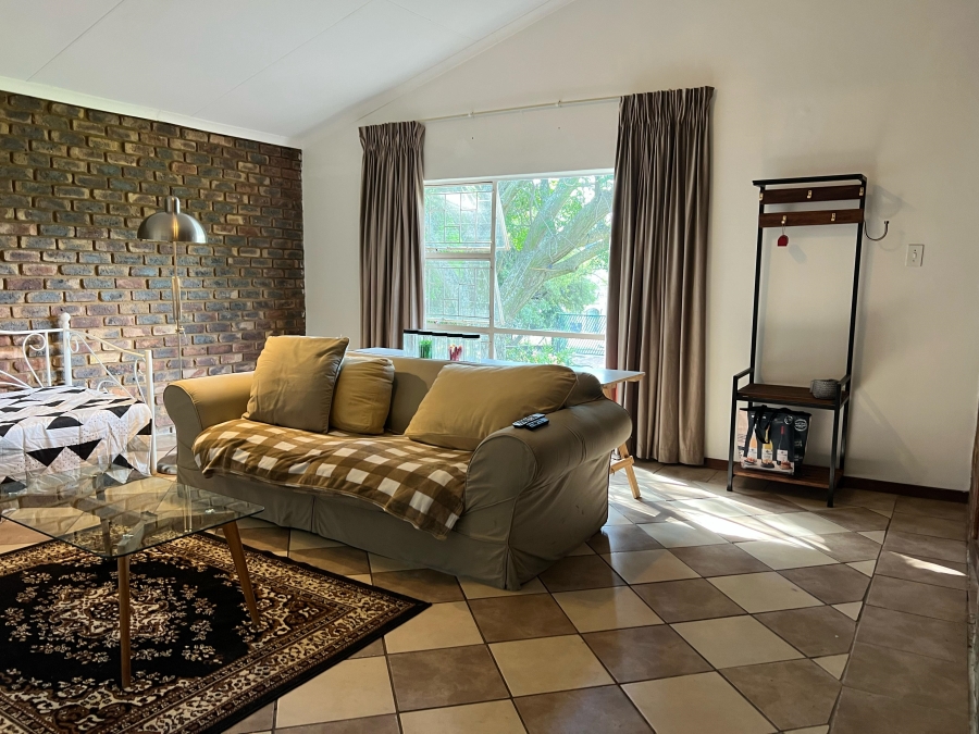 To Let 2 Bedroom Property for Rent in Glen Austin Gauteng