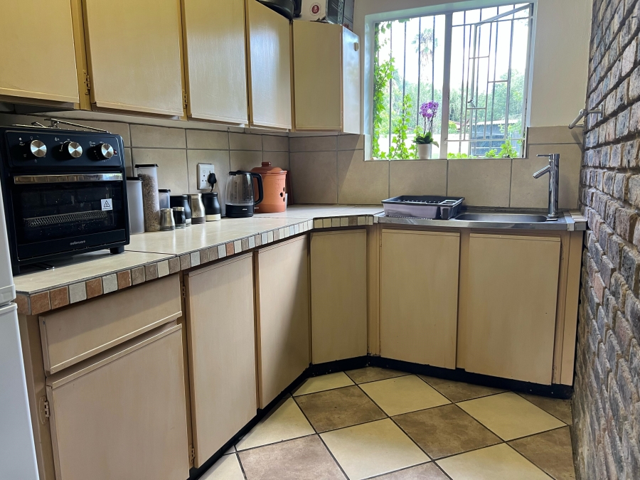 To Let 2 Bedroom Property for Rent in Glen Austin Gauteng