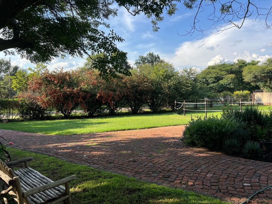 To Let 2 Bedroom Property for Rent in Glen Austin Gauteng