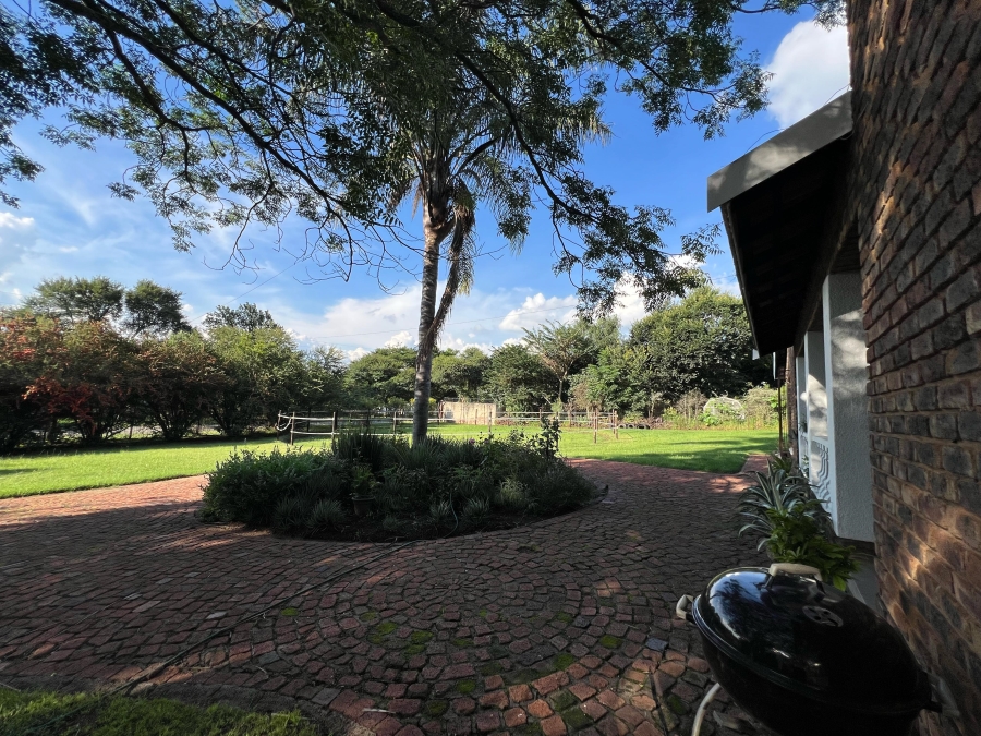 To Let 2 Bedroom Property for Rent in Glen Austin Gauteng