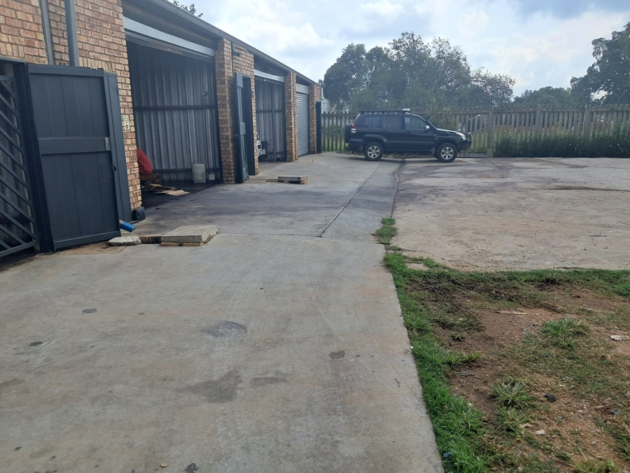 To Let commercial Property for Rent in Clayville Gauteng