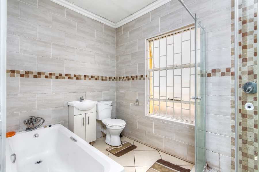 4 Bedroom Property for Sale in Glenvista Gauteng