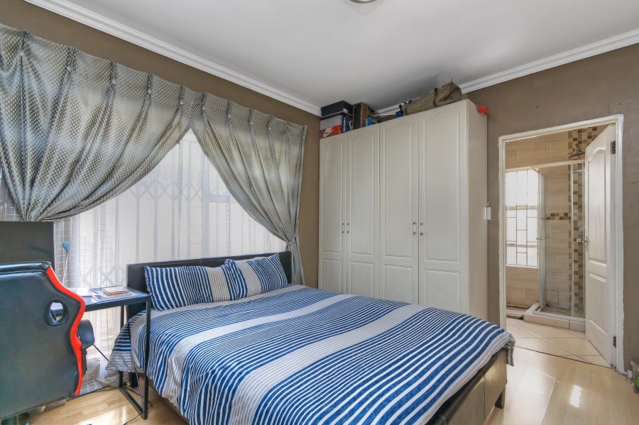 4 Bedroom Property for Sale in Glenvista Gauteng