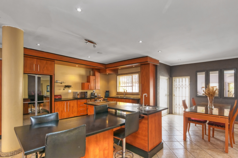 4 Bedroom Property for Sale in Glenvista Gauteng