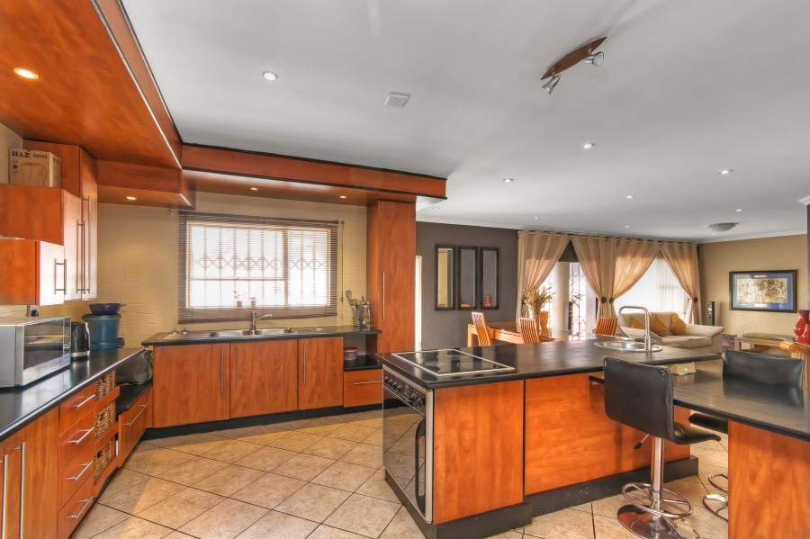 4 Bedroom Property for Sale in Glenvista Gauteng