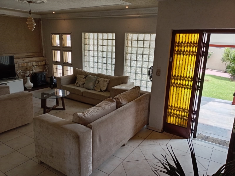 4 Bedroom Property for Sale in Glenanda Gauteng