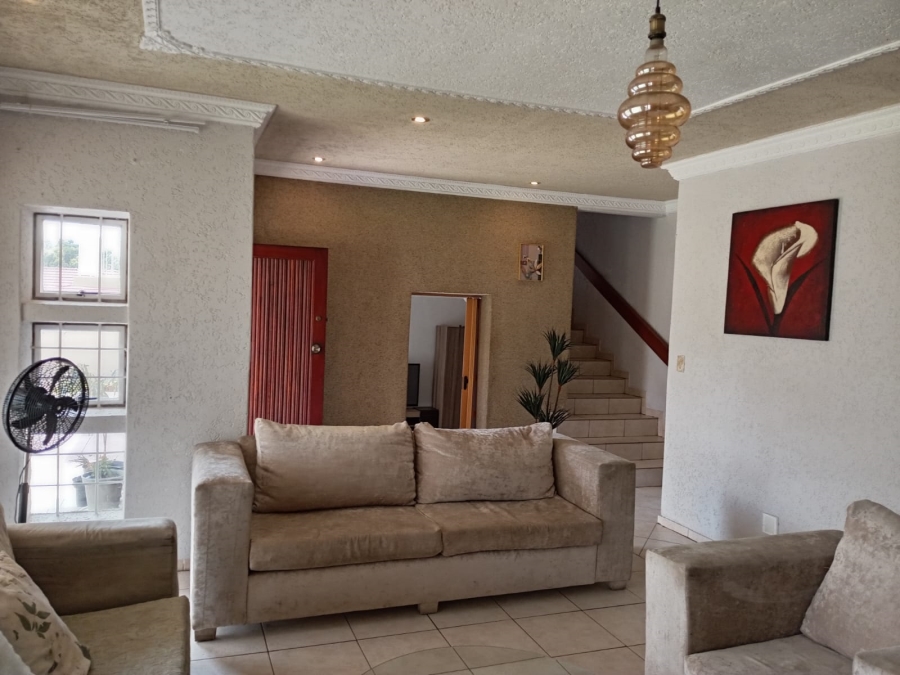 4 Bedroom Property for Sale in Glenanda Gauteng