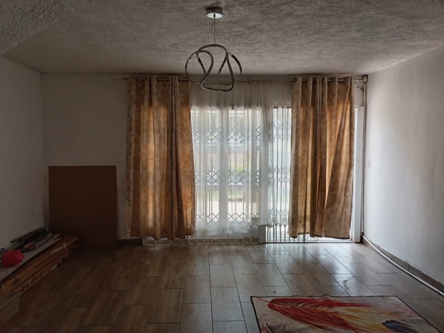 4 Bedroom Property for Sale in Glenanda Gauteng