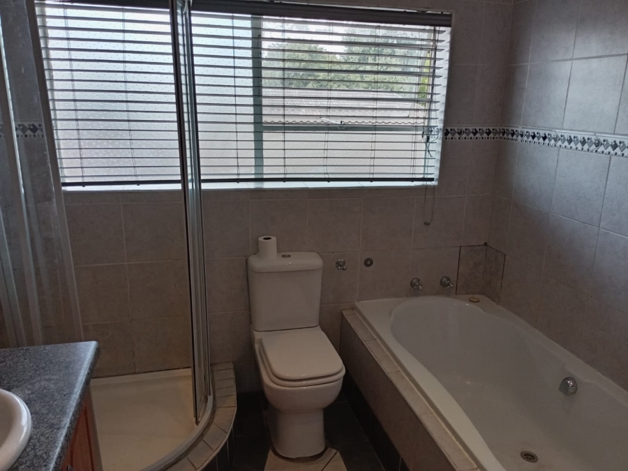 4 Bedroom Property for Sale in Glenanda Gauteng