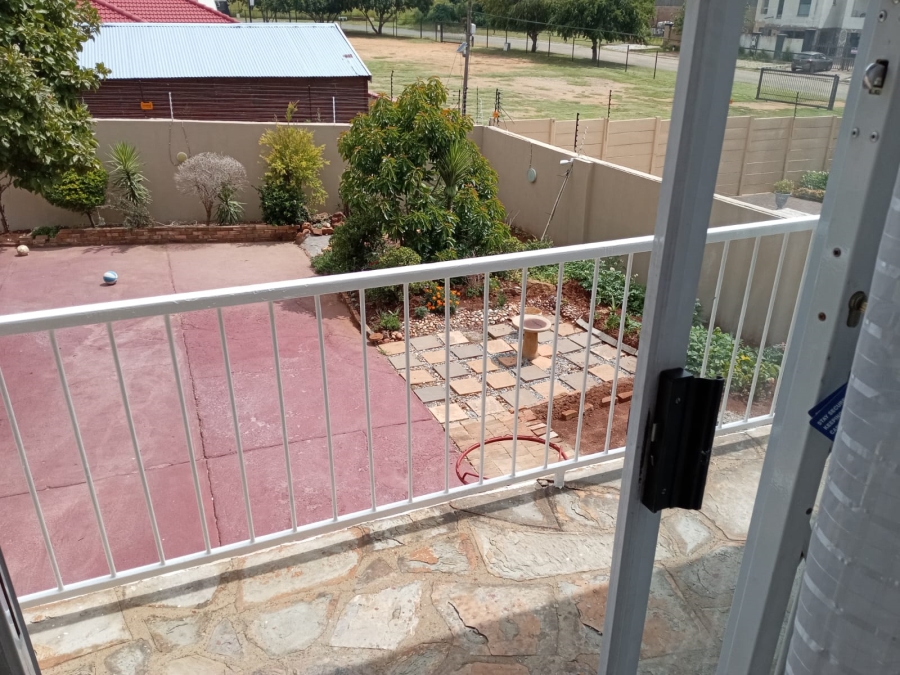4 Bedroom Property for Sale in Glenanda Gauteng