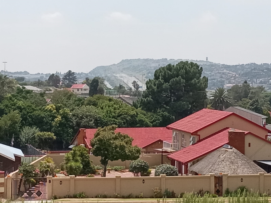 4 Bedroom Property for Sale in Glenanda Gauteng