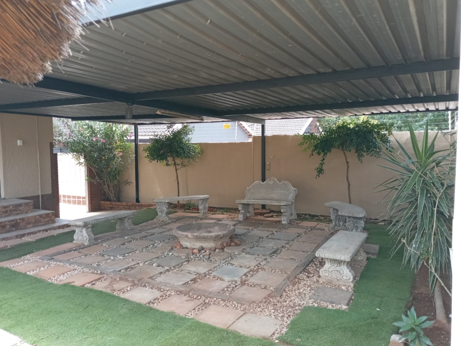 4 Bedroom Property for Sale in Glenanda Gauteng