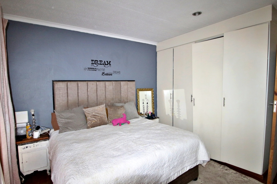 2 Bedroom Property for Sale in Edleen Gauteng