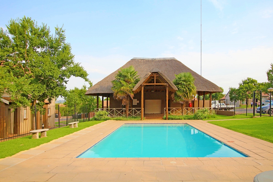 To Let 2 Bedroom Property for Rent in Greenstone Hill Gauteng