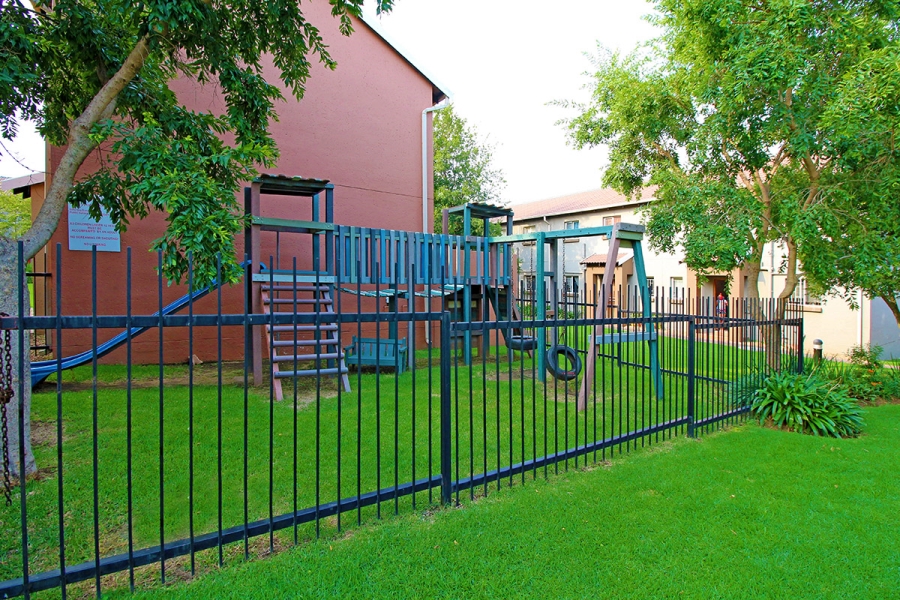 To Let 2 Bedroom Property for Rent in Greenstone Hill Gauteng