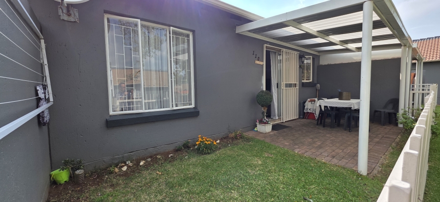 To Let 2 Bedroom Property for Rent in Greenstone Hill Gauteng