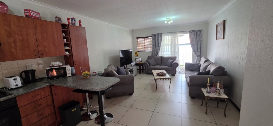 To Let 2 Bedroom Property for Rent in Greenstone Hill Gauteng