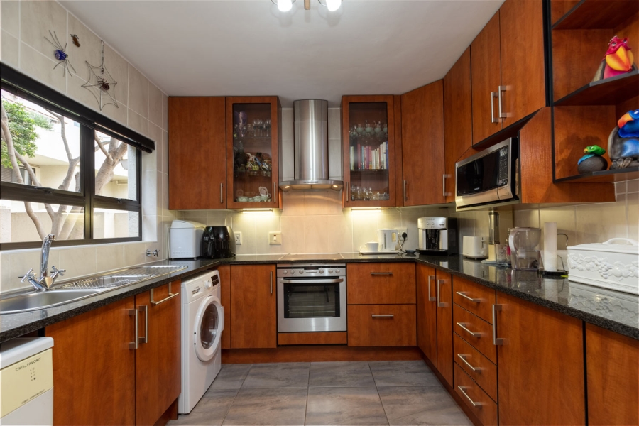 To Let 3 Bedroom Property for Rent in Rosebank Gauteng