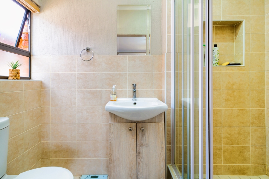 2 Bedroom Property for Sale in Wilgeheuwel Gauteng