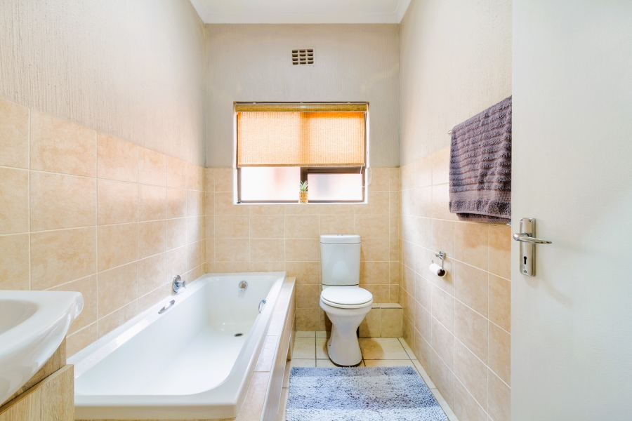 2 Bedroom Property for Sale in Wilgeheuwel Gauteng