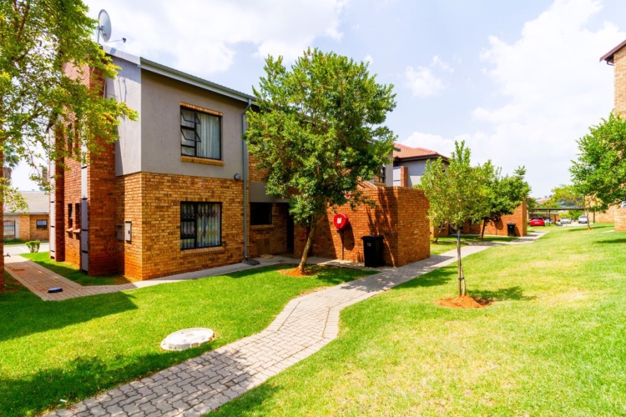 2 Bedroom Property for Sale in Wilgeheuwel Gauteng