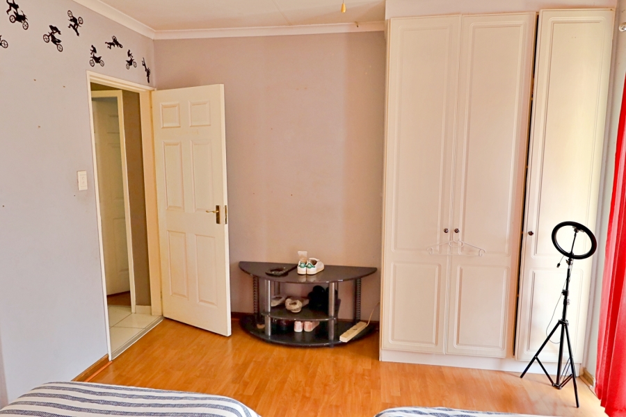 3 Bedroom Property for Sale in Glen Erasmia Gauteng