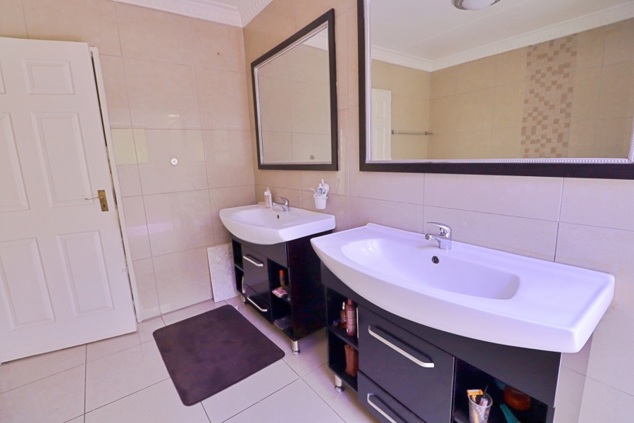 3 Bedroom Property for Sale in Glen Erasmia Gauteng