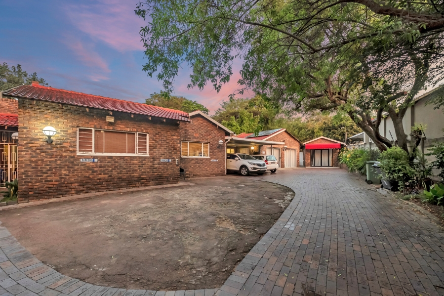 4 Bedroom Property for Sale in Gallo Manor Gauteng