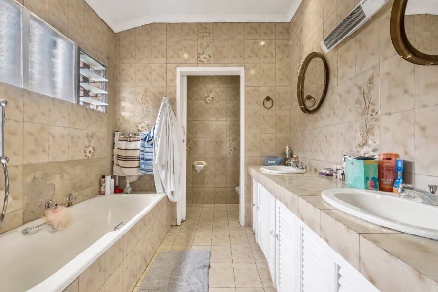 4 Bedroom Property for Sale in Gallo Manor Gauteng