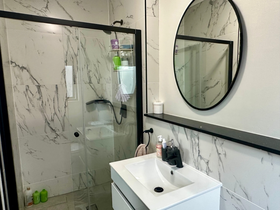 1 Bedroom Property for Sale in Waterfall Gauteng