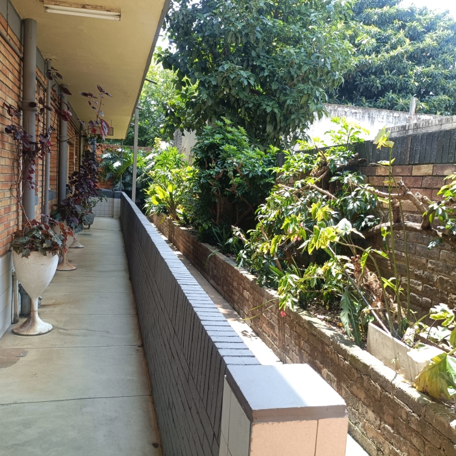 To Let 2 Bedroom Property for Rent in Emmarentia Gauteng