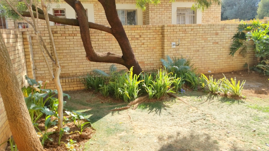 To Let 3 Bedroom Property for Rent in Die Hoewes Gauteng