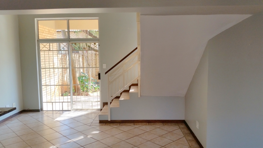 To Let 3 Bedroom Property for Rent in Die Hoewes Gauteng