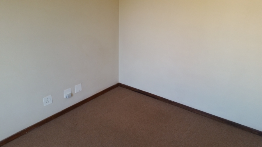 To Let 3 Bedroom Property for Rent in Die Hoewes Gauteng