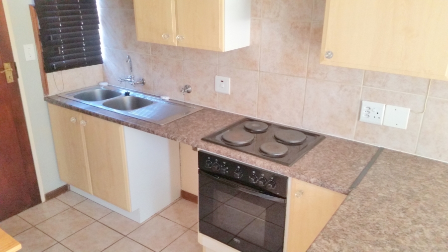 To Let 3 Bedroom Property for Rent in Die Hoewes Gauteng