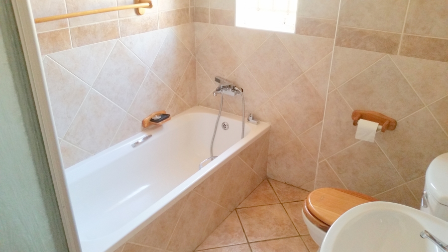 To Let 3 Bedroom Property for Rent in Die Hoewes Gauteng