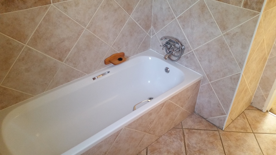 To Let 3 Bedroom Property for Rent in Die Hoewes Gauteng