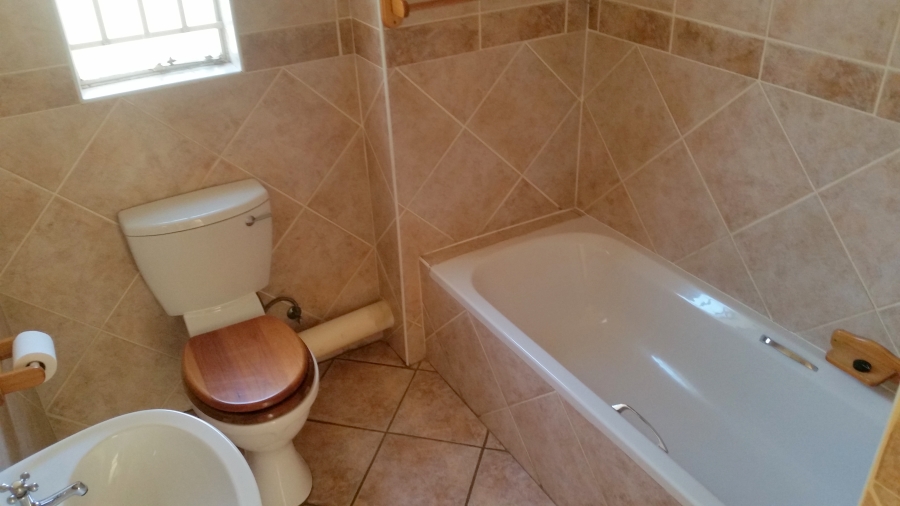 To Let 3 Bedroom Property for Rent in Die Hoewes Gauteng