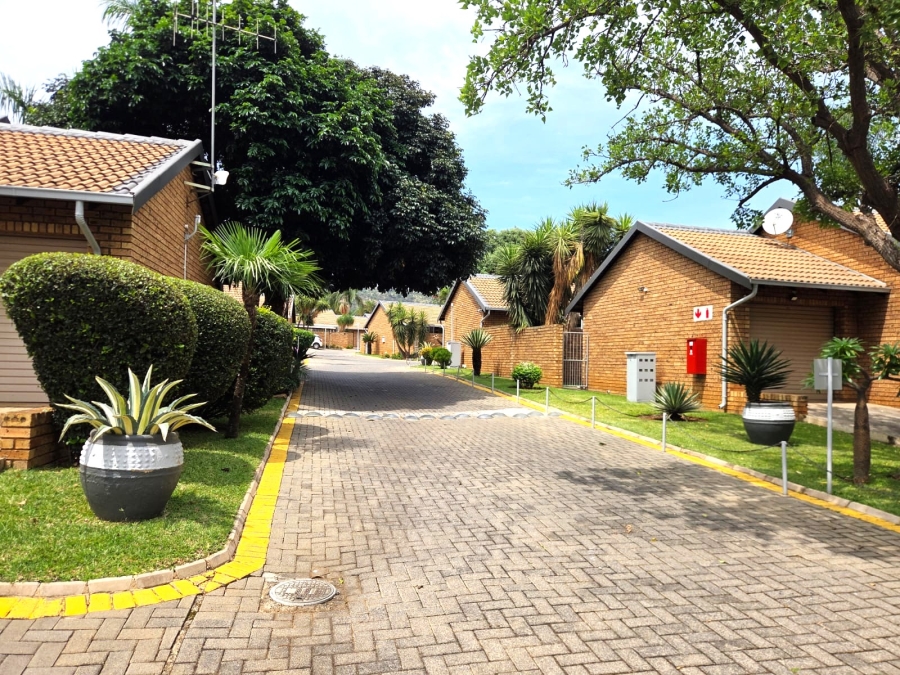 2 Bedroom Property for Sale in Magalieskruin Gauteng