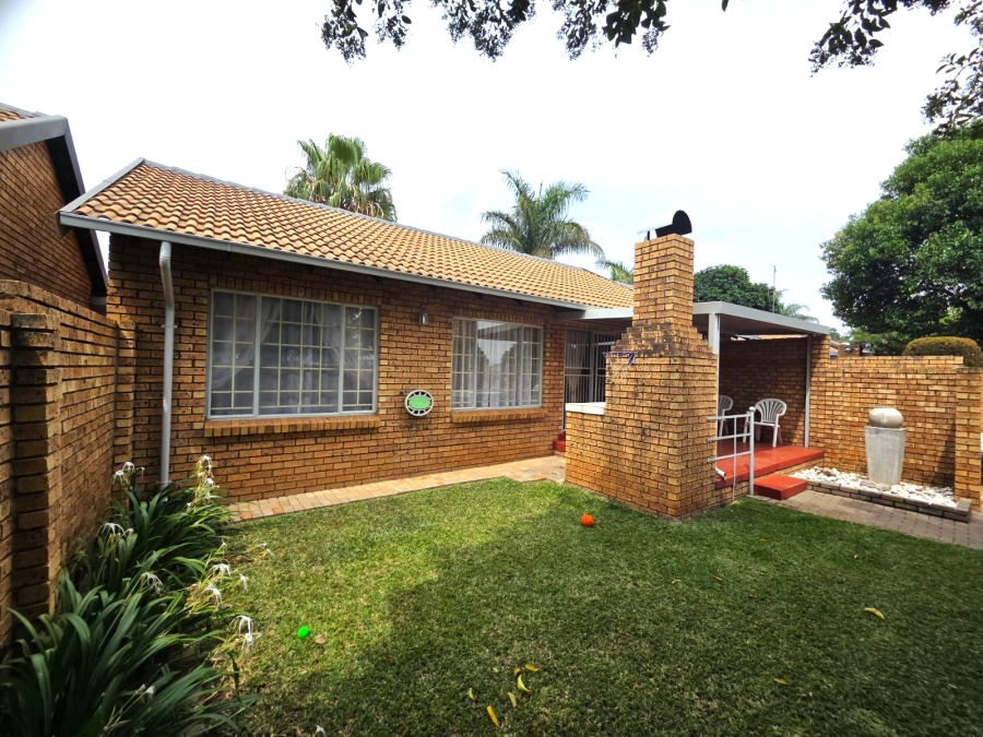 2 Bedroom Property for Sale in Magalieskruin Gauteng